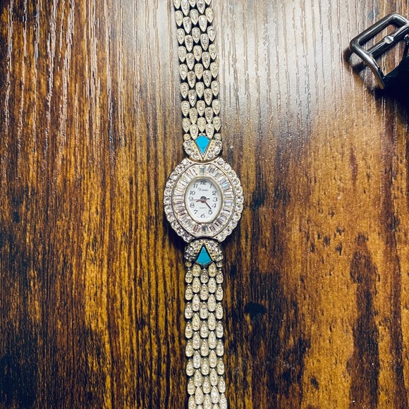 ⭐️⭐️HOST PICK⭐️⭐️VINTAGE crystal studded watch - Picture 1 of 5